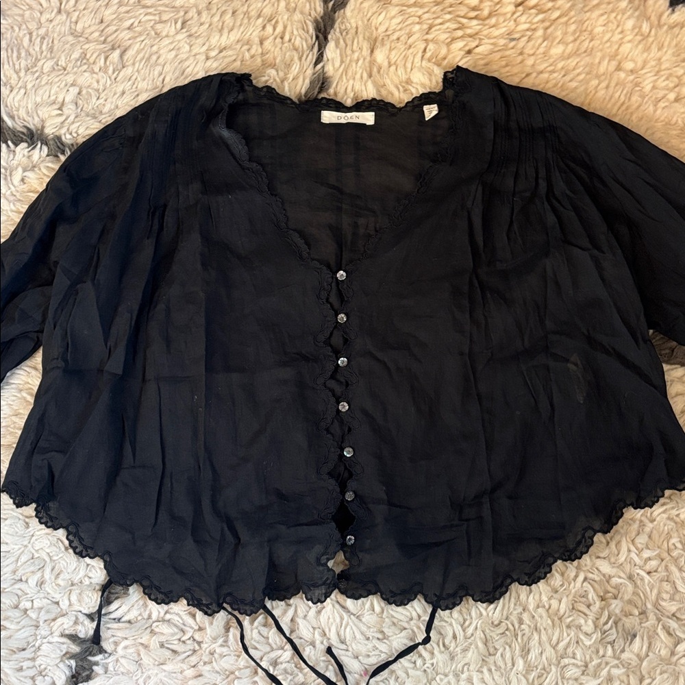 Doen Black Sheer Scalloped Button-Front Blouse - Picture 7 of 16